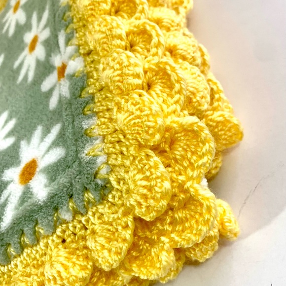 🌺SOLD🌺Duck & Daisys Crochet Baby Blanket Gift Set - Picture 3 of 8